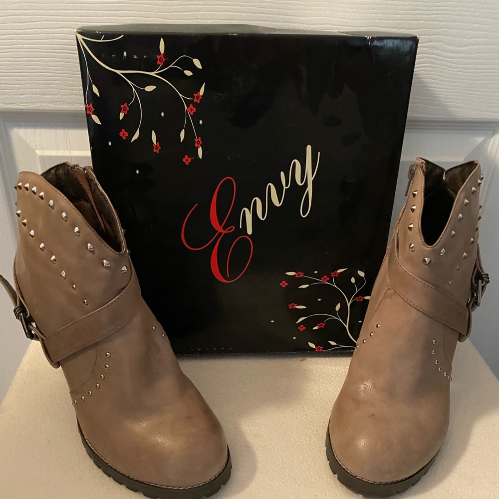 Rustic designed heeled bootie!  Great condition